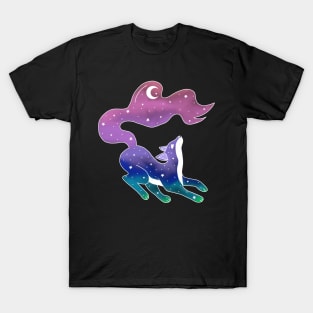 Arctic Fox looks at the northern lights T-Shirt